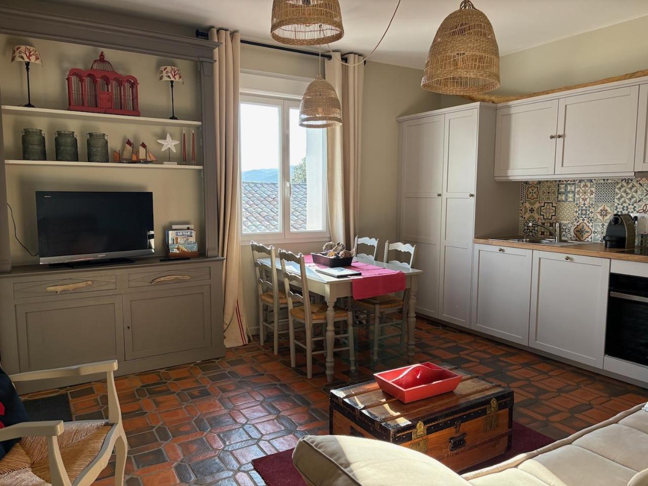 Les Aurochs Grimaud Exterior foto