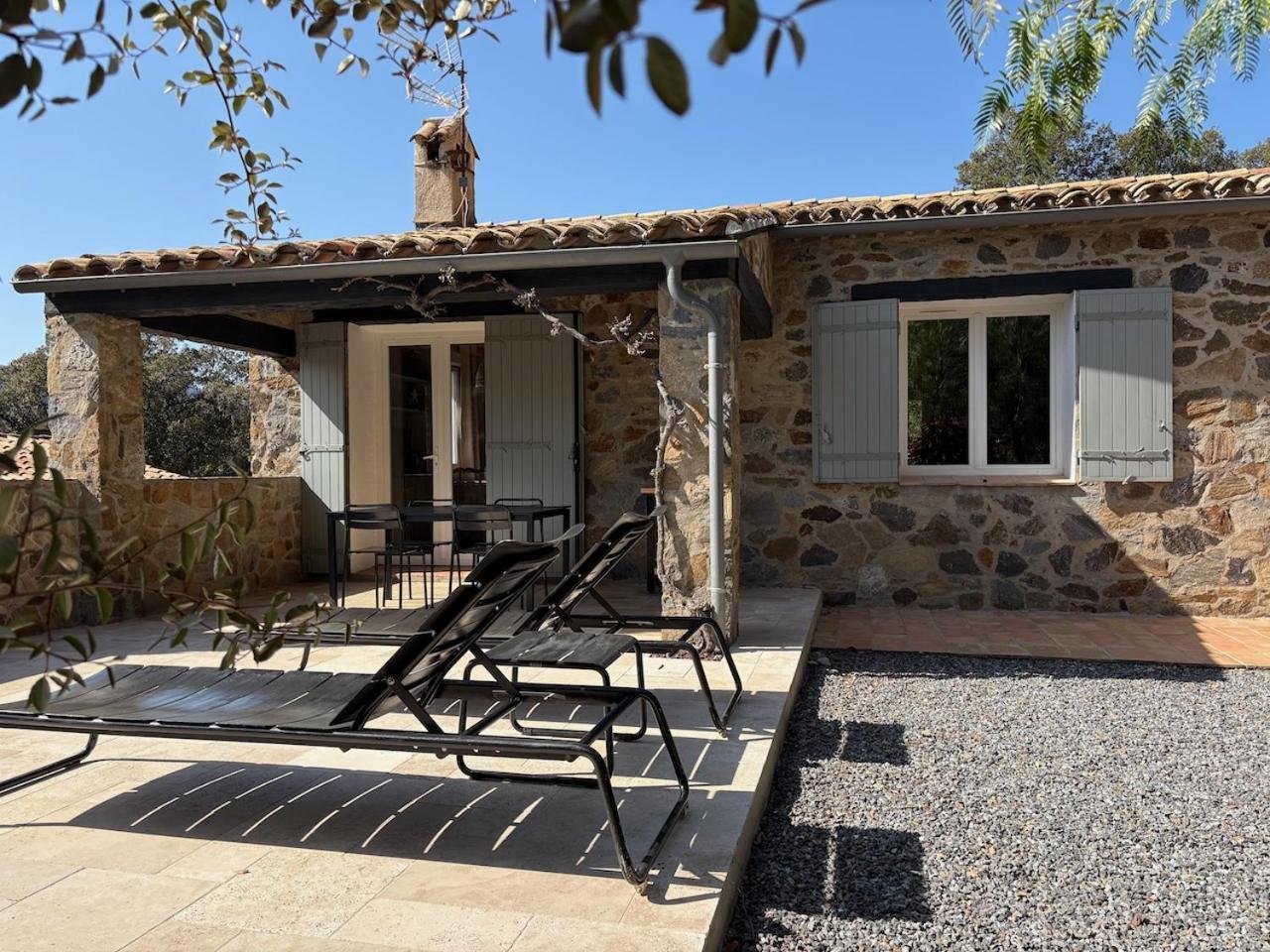 Les Aurochs Grimaud Exterior foto